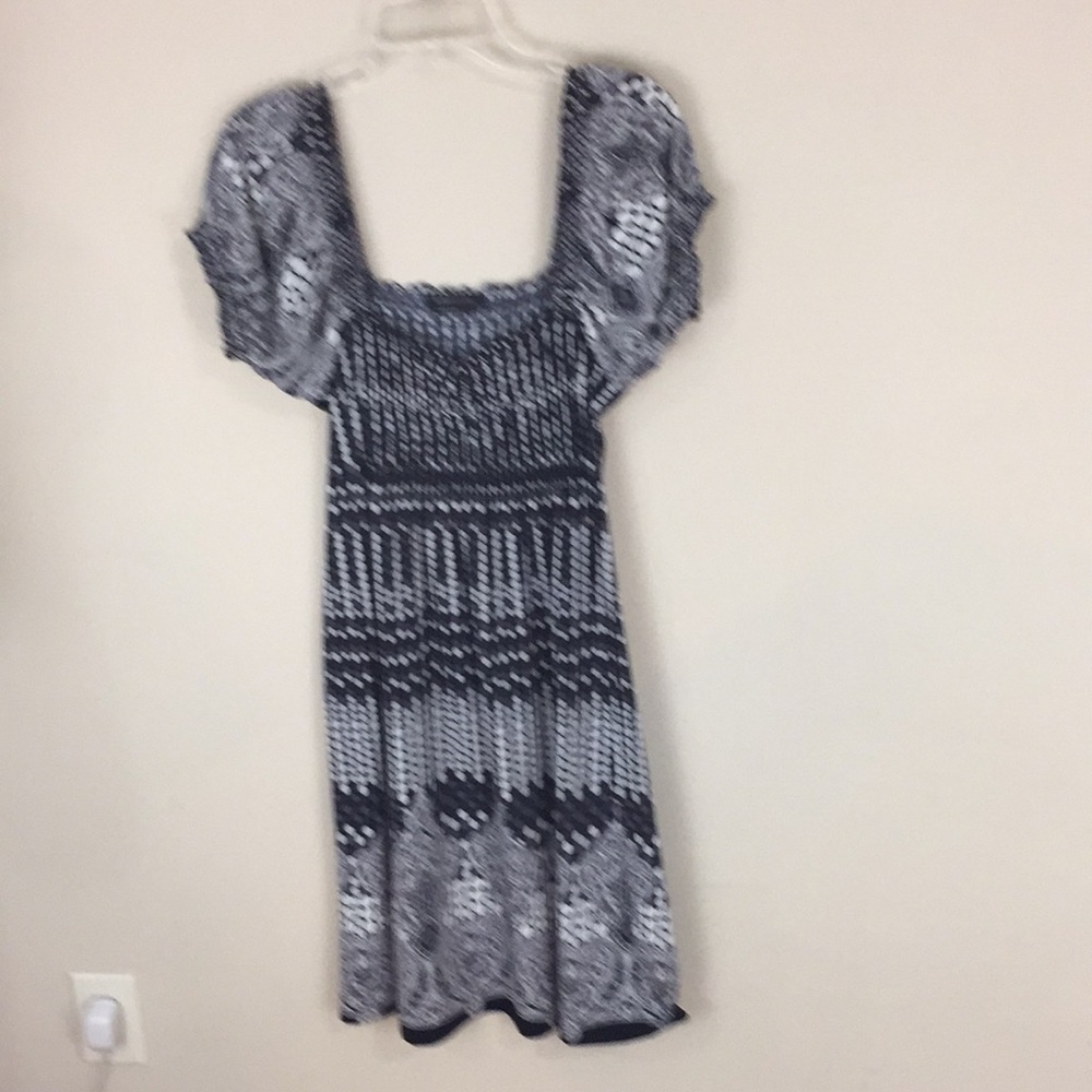 BCBGMAXAZRIA Black, White and Gray Peasant Dress Size Large - Picture 6 of 14
